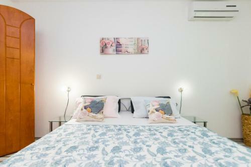 Hostal Apartments And Rooms With Parking Space Grebastica, Sibenik - 17831