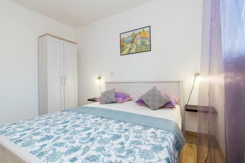 Hostal Apartments And Rooms With Parking Space Grebastica, Sibenik - 17831