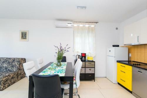 Hostal Apartments And Rooms With Parking Space Grebastica, Sibenik - 17831