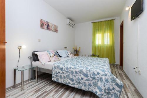 Hostal Apartments And Rooms With Parking Space Grebastica, Sibenik - 17831