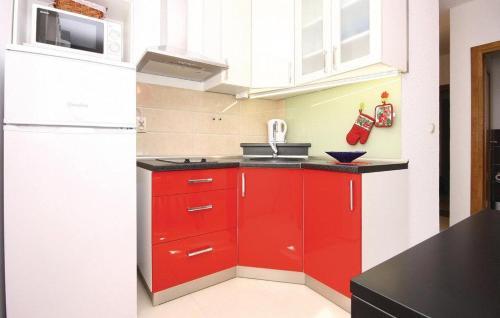 Hostal Apartments And Rooms With Parking Space Grebastica, Sibenik - 17831