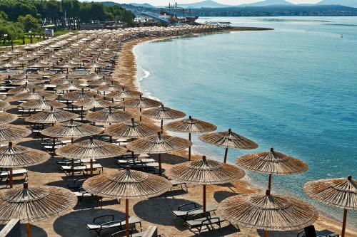 Happy Camp Mobile Homes In Solaris Camping Beach
