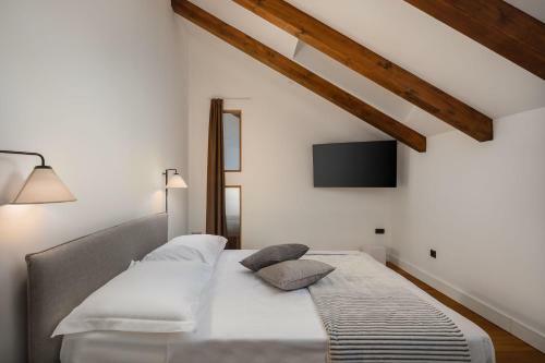 Luxury Villa Silence With Heated Pool