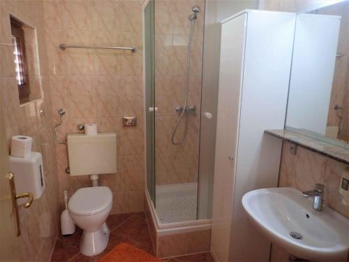 Apartment In Starigrad-paklenica 35738