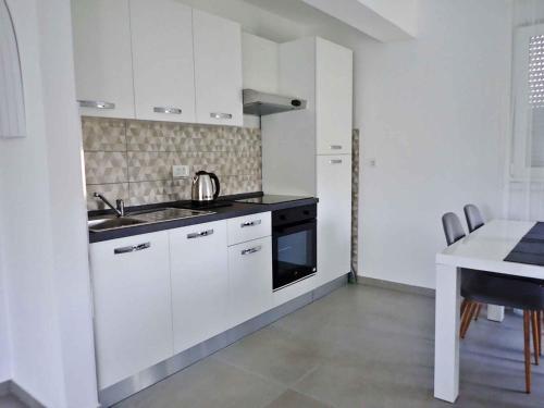 Apartment In Starigrad-paklenica 38636