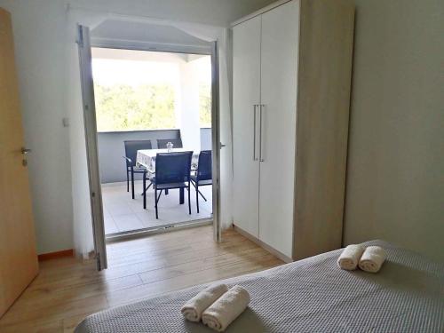 Apartment In Starigrad-paklenica 38636