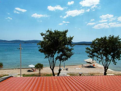 Hostal Blue Wave Apartments