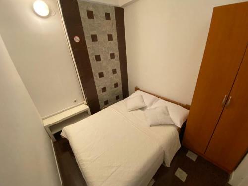 Hostal Blue Wave Apartments