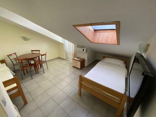 Hostal Blue Wave Apartments