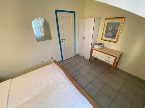 Hostal Blue Wave Apartments