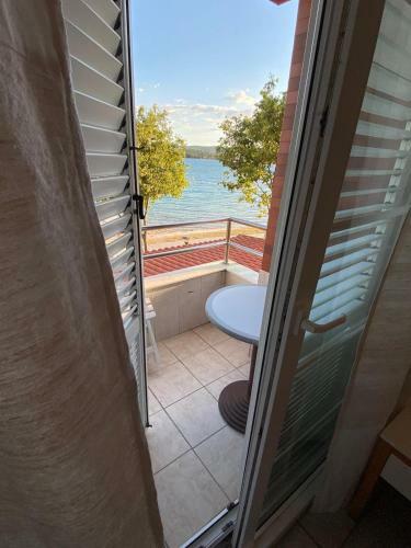 Hostal Blue Wave Apartments