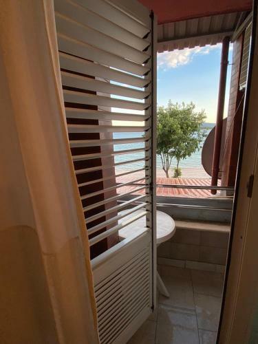 Hostal Blue Wave Apartments