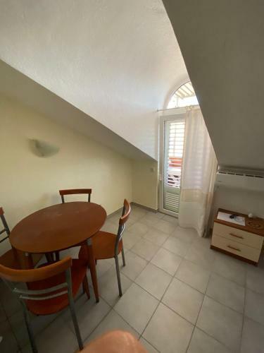 Hostal Blue Wave Apartments