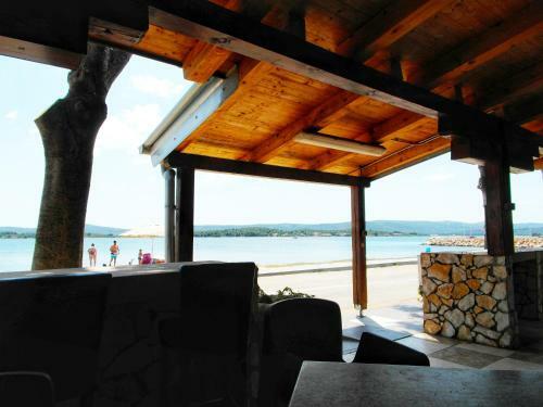 Hostal Blue Wave Apartments