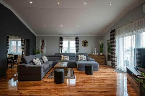 Villa Ancora For 102 Guests