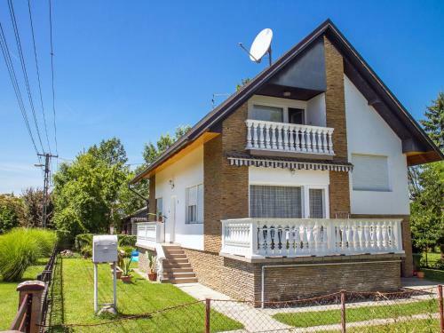 Villa Balatonkereszt�r 2