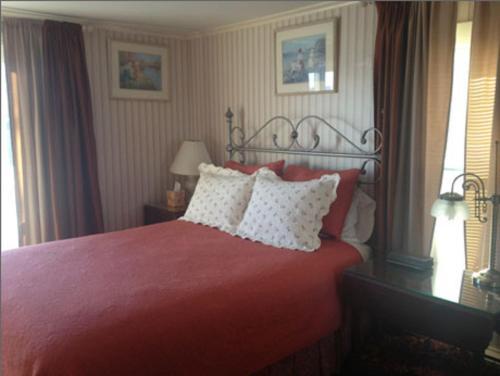 Posada The Quarterdeck Inn By The Sea