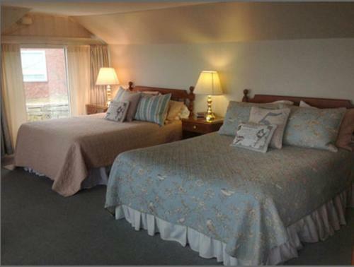 Posada The Quarterdeck Inn By The Sea