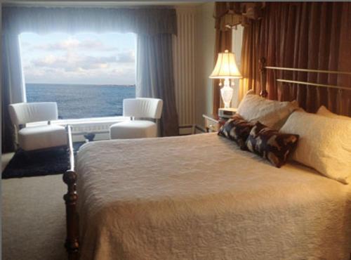 Posada The Quarterdeck Inn By The Sea