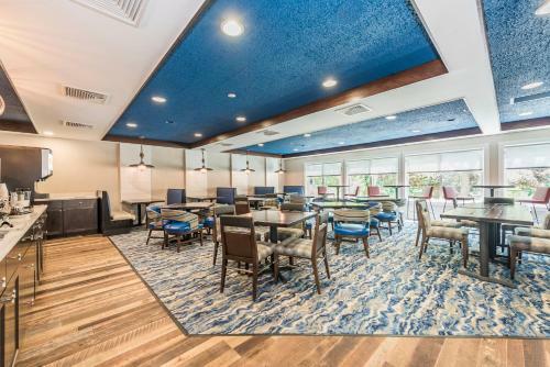 Hotel Rockport Inn And Suites