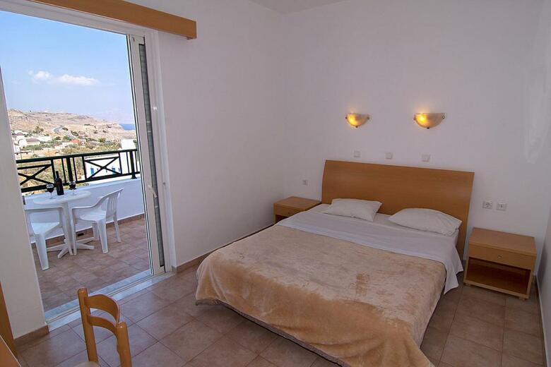 Lambis Studios & Apartments