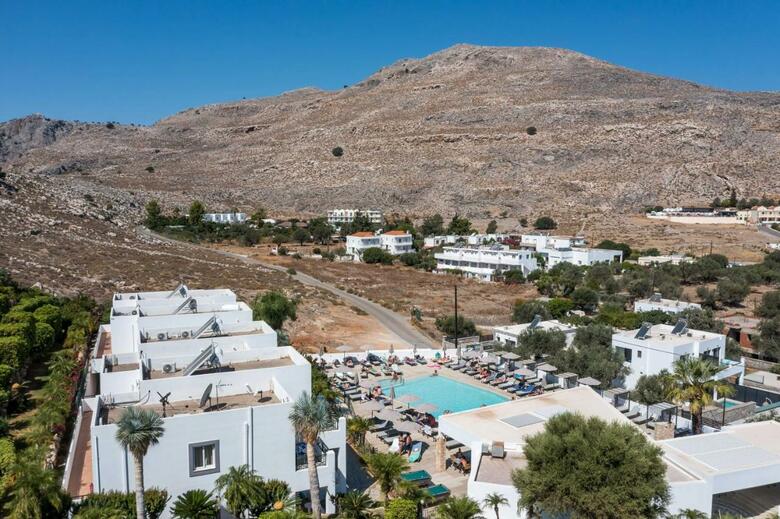 Lambis Studios & Apartments