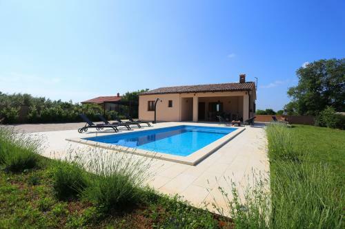 Villa House Nina With Heated Pool
