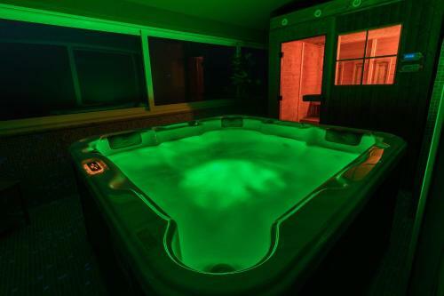 Luxury Villa Maxima II With Large Pool, Sauna And Jacuzzi