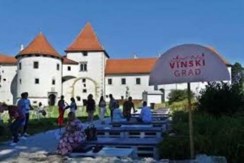 Holiday&business Studio Apartment**** Vara?din