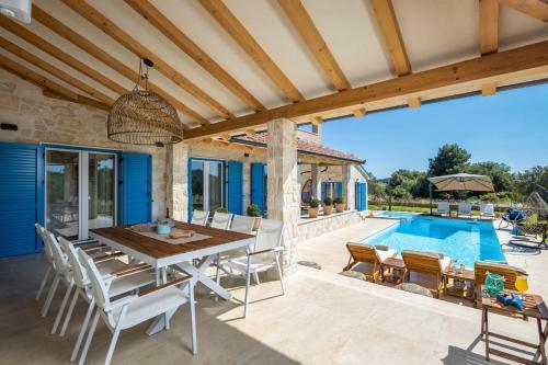 Beautiful Villa Golden Olive
