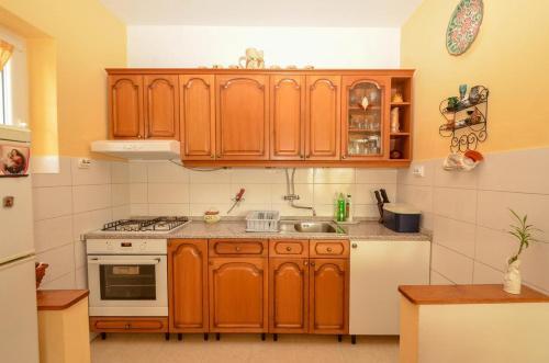 Apartments By The Sea Guduce, Ugljan - 13274