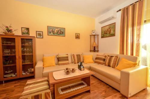 Apartments By The Sea Guduce, Ugljan - 13274