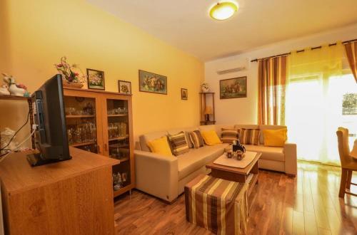 Apartments By The Sea Guduce, Ugljan - 13274