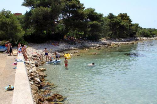 Apartments By The Sea Guduce, Ugljan - 13274