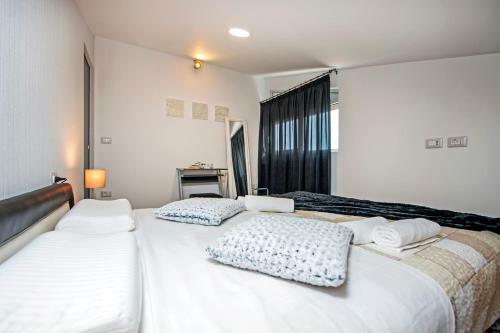 Lakovich Sea View Apartments