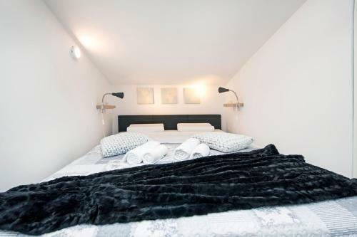 Lakovich Sea View Apartments