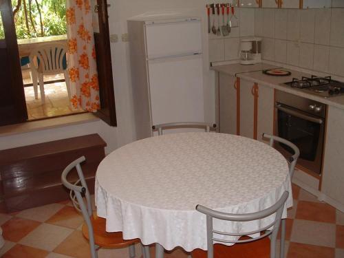 Apartments With A Parking Space Supetar, Brac - 17045
