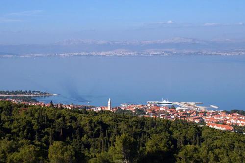Apartments With A Parking Space Supetar, Brac - 17045