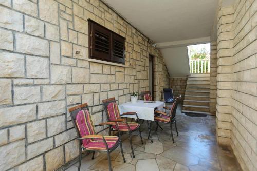 Apartments With A Parking Space Supetar, Brac - 16807