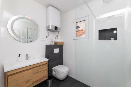 Two Flowers Luxury Apartment