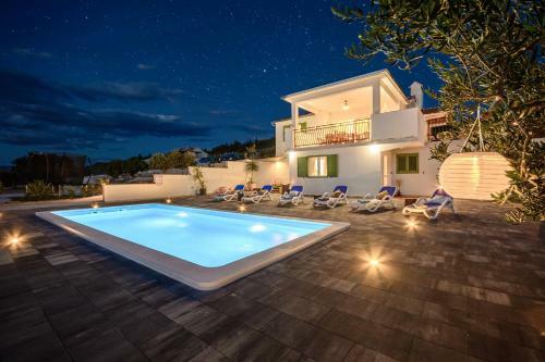 Holiday Home Nono Ante With Heated Pool