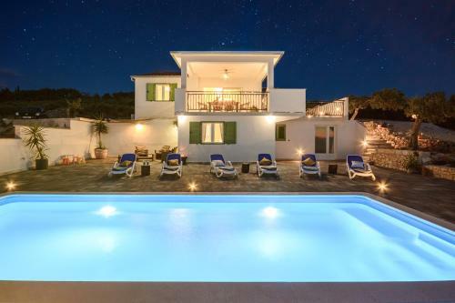 Holiday Home Nono Ante With Heated Pool