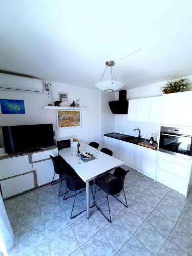 Apartment Vladislava - 400 M From Sea