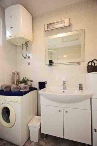 Apartment Vladislava - 400 M From Sea