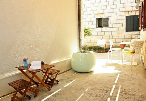 Holiday Home Ivi - 100 M From Sea