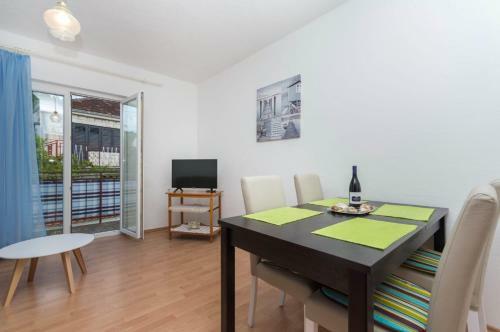 Apartment With Terrace & Private Parking