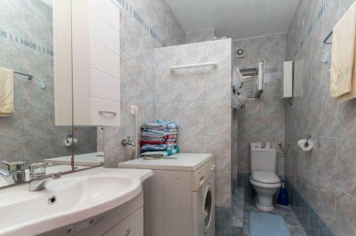 Apartment With Terrace & Private Parking