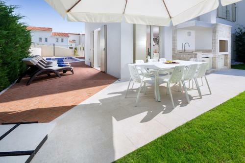 Villa Sophia By Hmz Villas