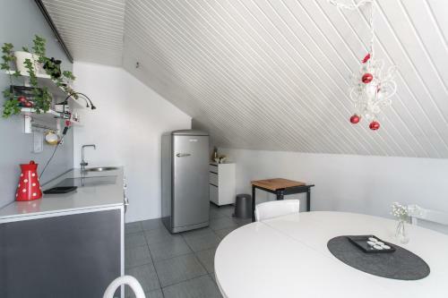 Lovely 3-bedroom Skyline Apartment
