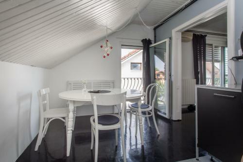 Lovely 3-bedroom Skyline Apartment
